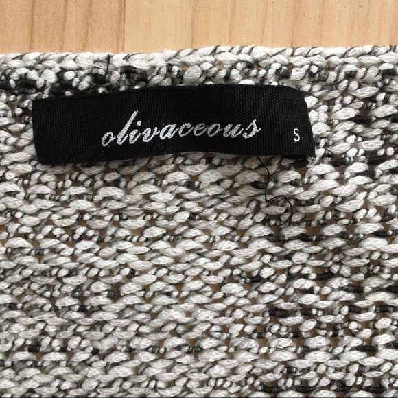 EUC Like new Knit v-neck hi low sweater - Picture 5 of 5